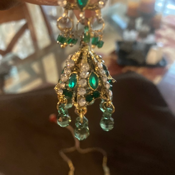 Beautiful synthetic Emeralds & Diamonds Necklace and Chandelier Earrings - Picture 3 of 6